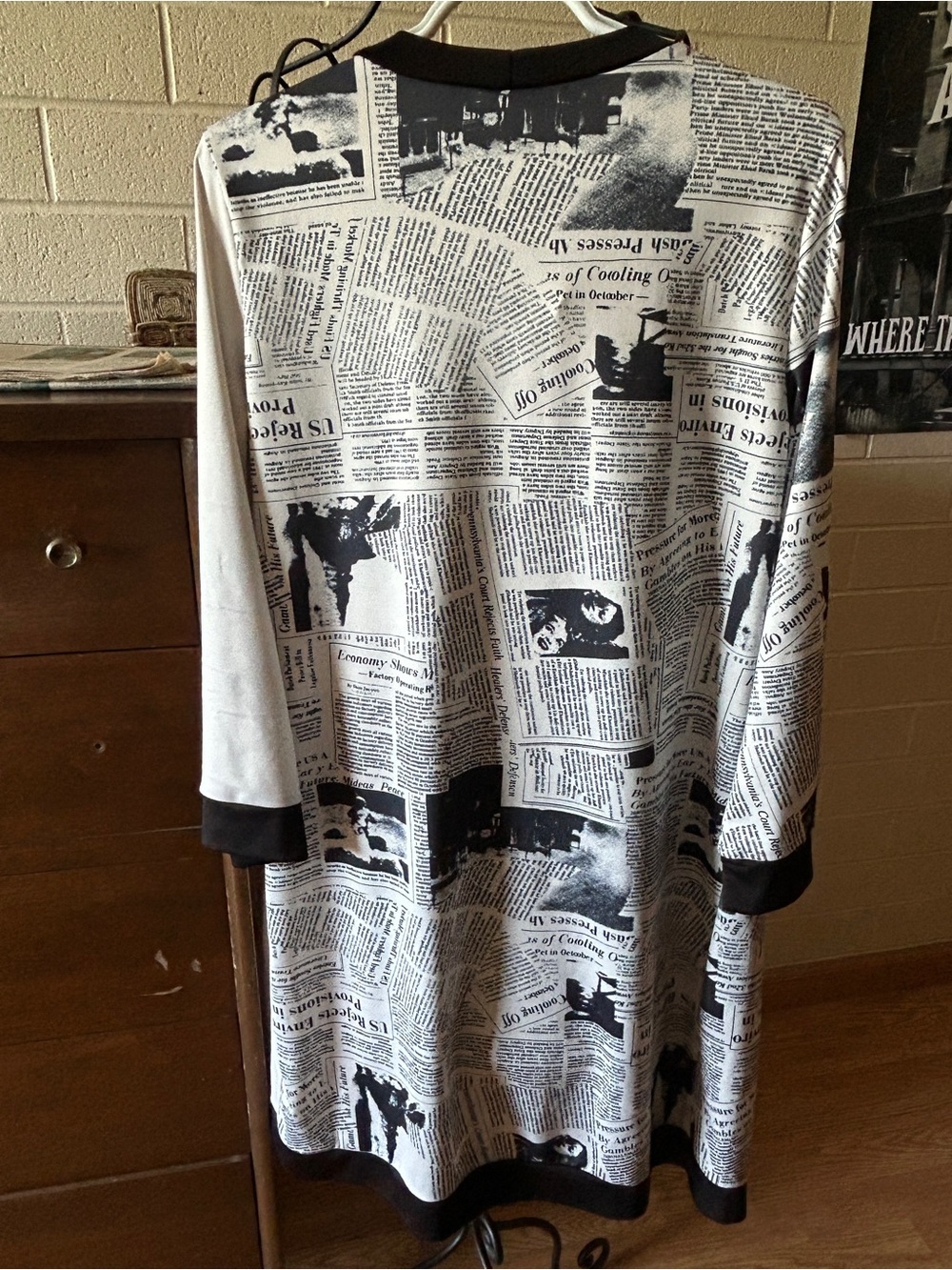 Newsprint Graphic Midi Duster/Summer Layering | Medium - Picture 3 of 9